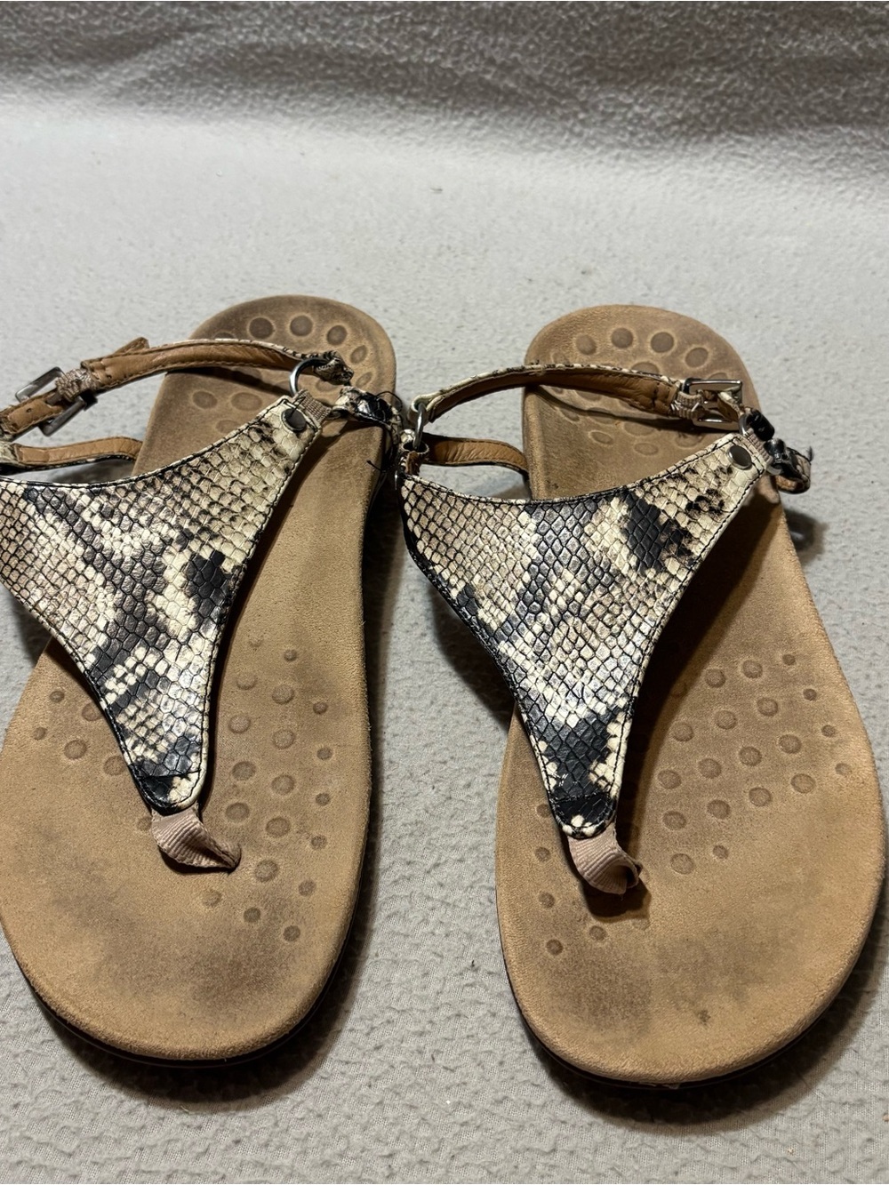 Vionic Kirra Thong Snake Print Sandals size 10
